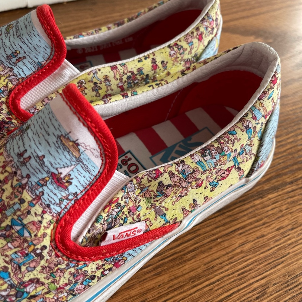 Vans X Where’s Waldo Beach Print Classic Slip On Shoes M 7/W 8.5 Find Steve - Picture 10 of 11